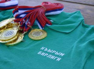 За победы в турнире по национальной борьбе куреш были вручены  памятные призы, грамоты и медали.